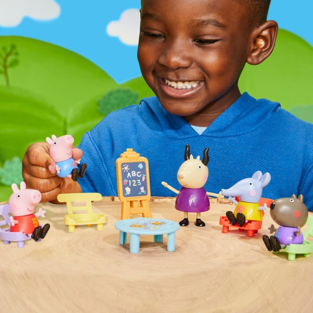 Peppa’s Playgroup F8868 – Peppa Pig 5-Figure Set with Classroom Accessories | Preschool Playset for Kids