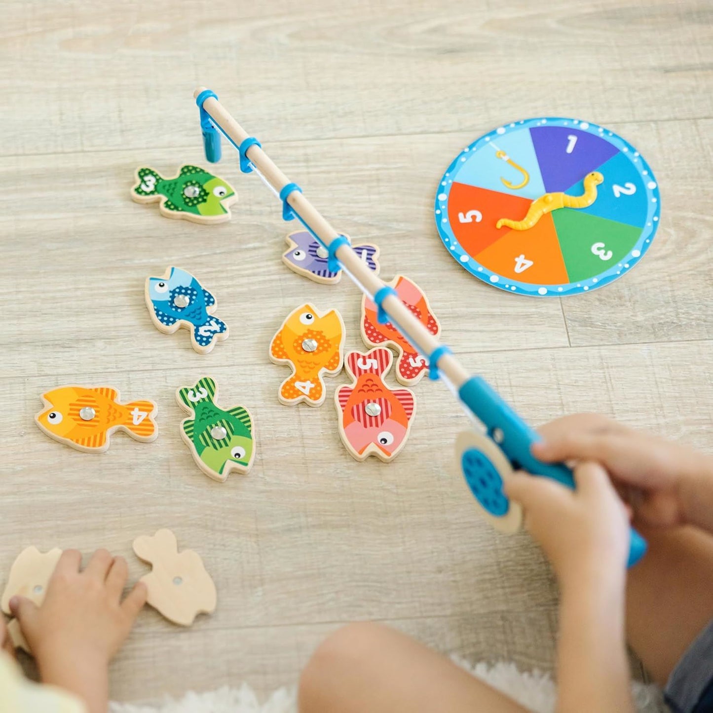 Catch & Count Fishing Game 96058 Wooden Magnetic Toy (Melissa & Doug)