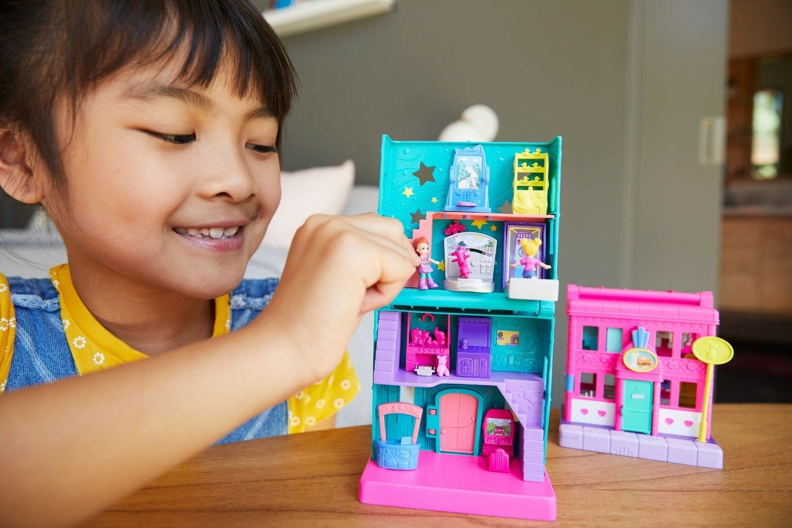 Polly Pocket POLLYVILLE ARCADE Playset with Polly & Lila Dolls and Accessories