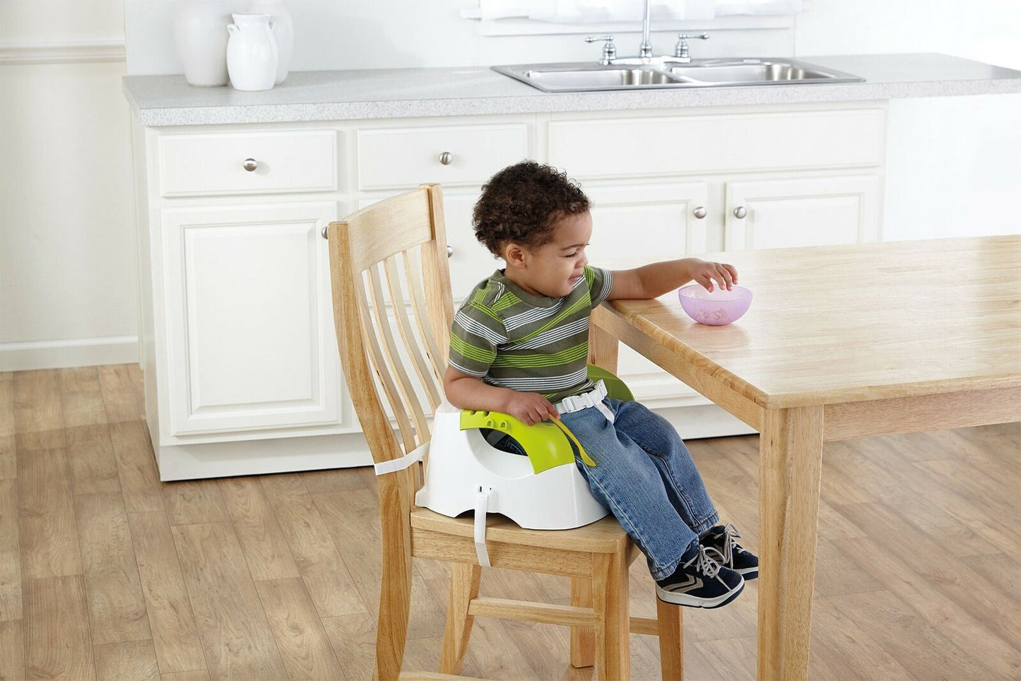 Fisher-Price® Quick-Clean Portable Booster - Baby Seat with Tray (Mattel)