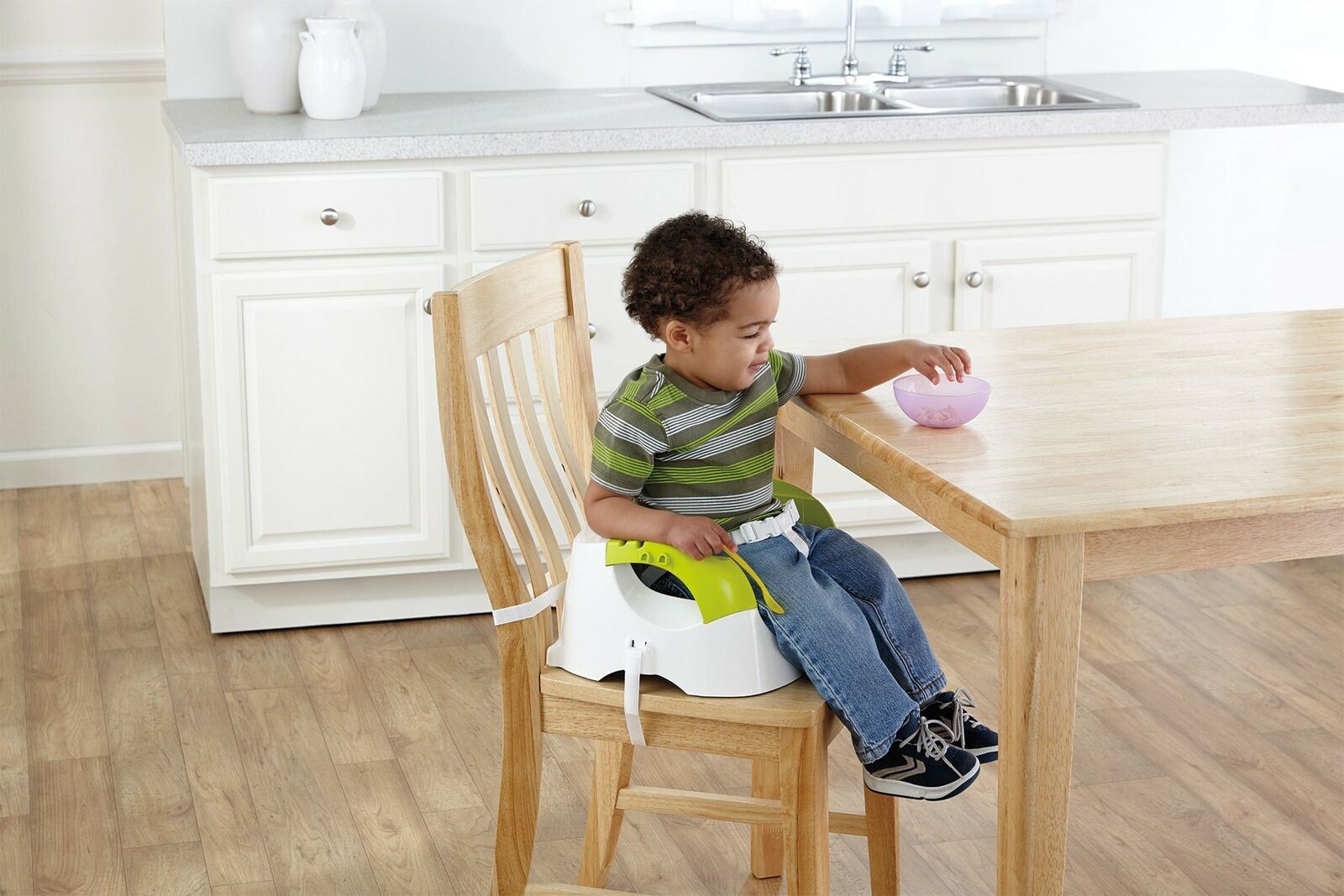 Fisher-Price® Quick-Clean Portable Booster - Baby Seat with Tray (Mattel)